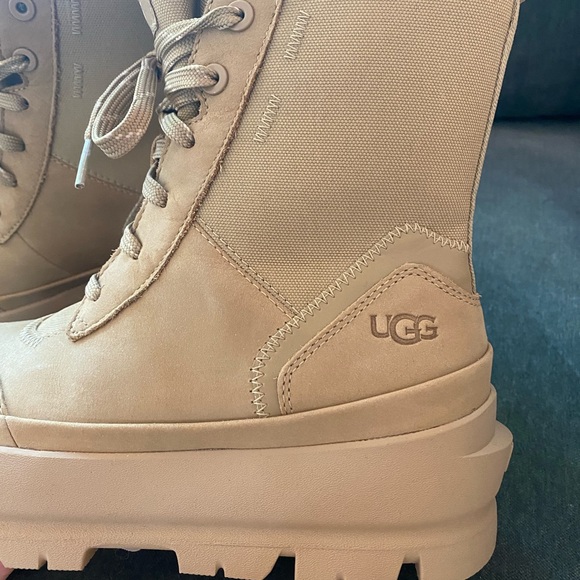 BRAND NEW never worn UGG hiking boots.  Size 6.5 - Picture 6 of 7